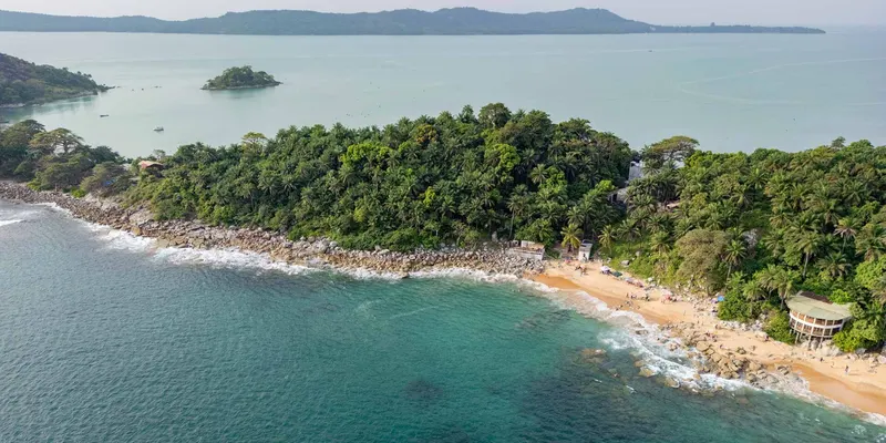 Plage tropicale des Îles de Loos en Guinée