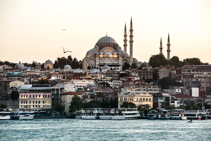 Mosquée Bleue et silhouette d'Istanbul